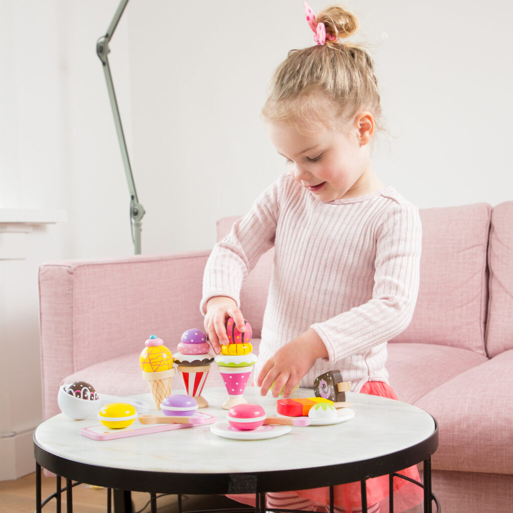 Дървена играчка -Комплект сладоледи от New classic toys-bellamiestore