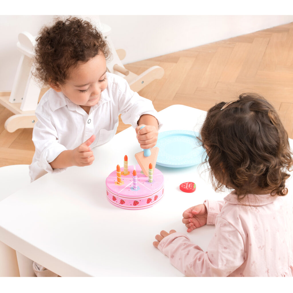 Дървена играчка - Ягодова торта от New classic toys-bellamiestore