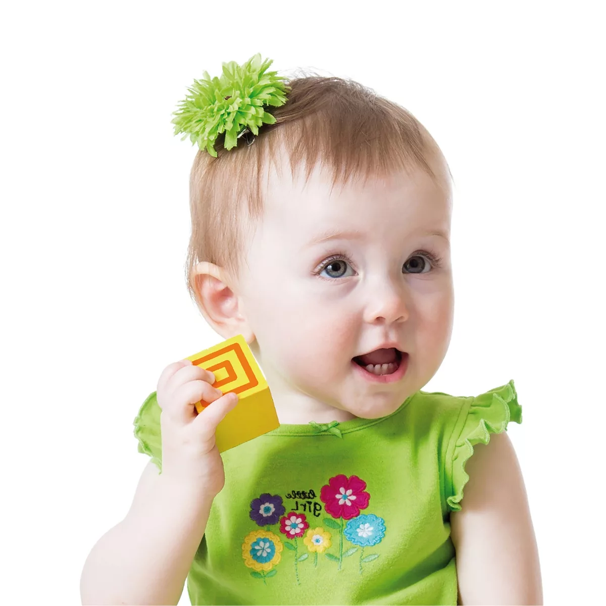 Бебе играе с дървени музикални блокчета Viga Toys цветно сензорно кубче