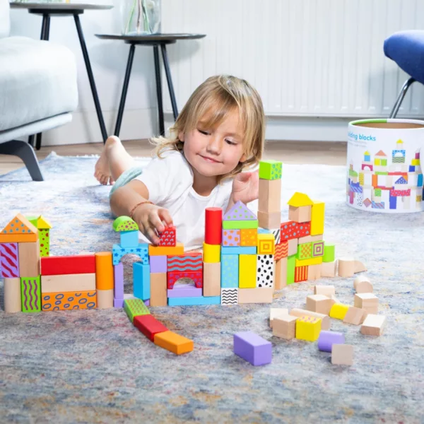 Дървен конструктор от 100 части Фантазия използван от дете New Classic Toys