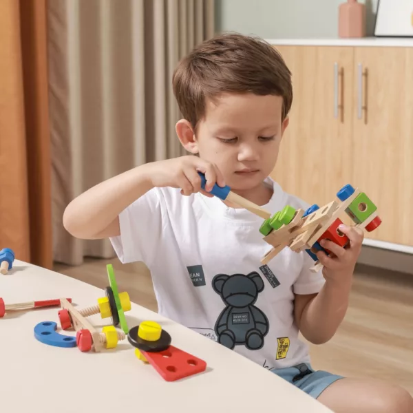 Дървен конструктор с гайки болтове и отвертка VIGA Toys за сръчност при деца
