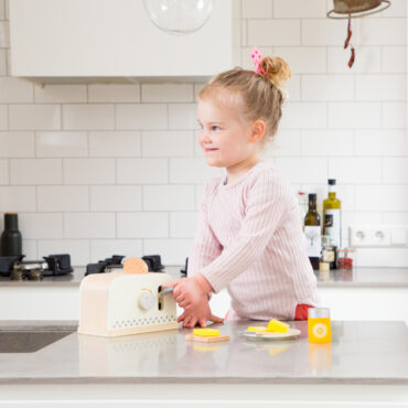 Детски дървен тостер - детска дървена кухня и аксесоари-дървена играчка(4)-bellamie