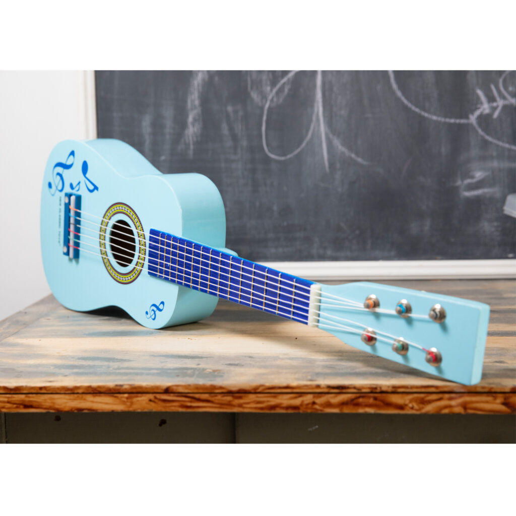 детски музикални инструменти- дървена китара в синьо с ноти от New classic toys-bellamiestore