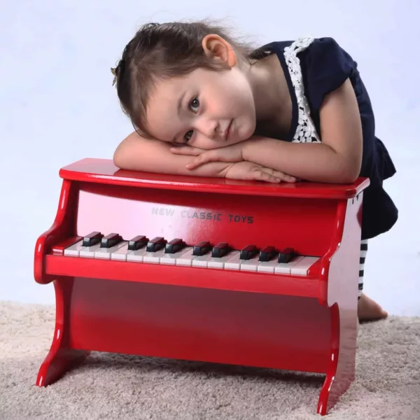 Детско пиано с 25 клавиша New Classic Toys в червено за деца над 3 години