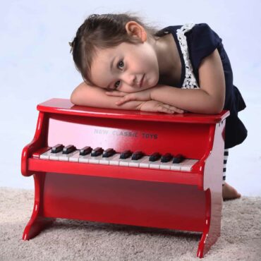 червено дървено пиано-Детски музикален инструмент от New classic toys(2)-bellamiestore