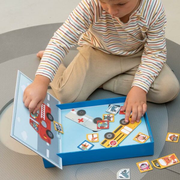 Автомобилите в града - образователна игра с магнити от Apli Kids - образователни играчки-bellamiestore