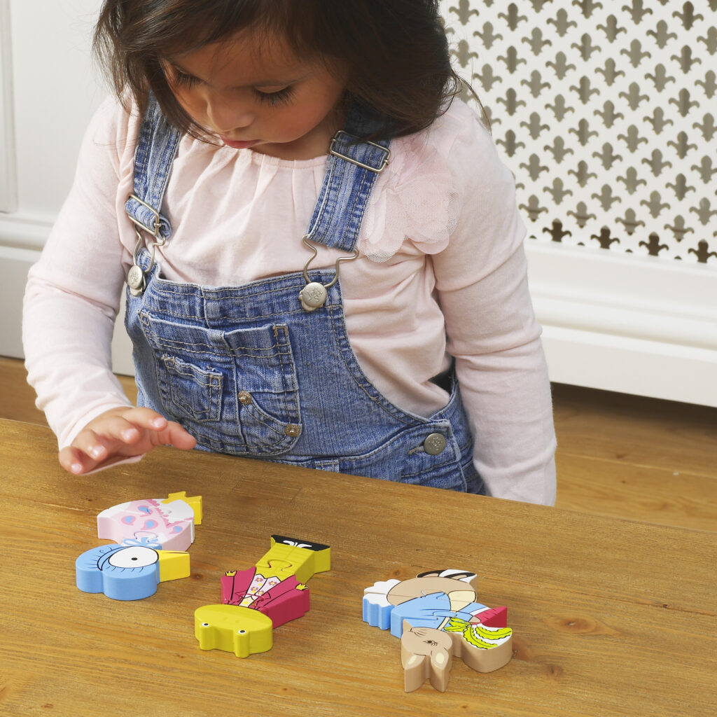 Детски пъзел от дърво - Зайчето Питър и приятели - бебешки играчки от Orange tree toys(2)-bellamiestore