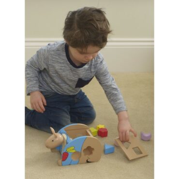 Дървен сортер - Зайчето Питър от Orange Tree Toys - дървена играчка - Bellamiestore