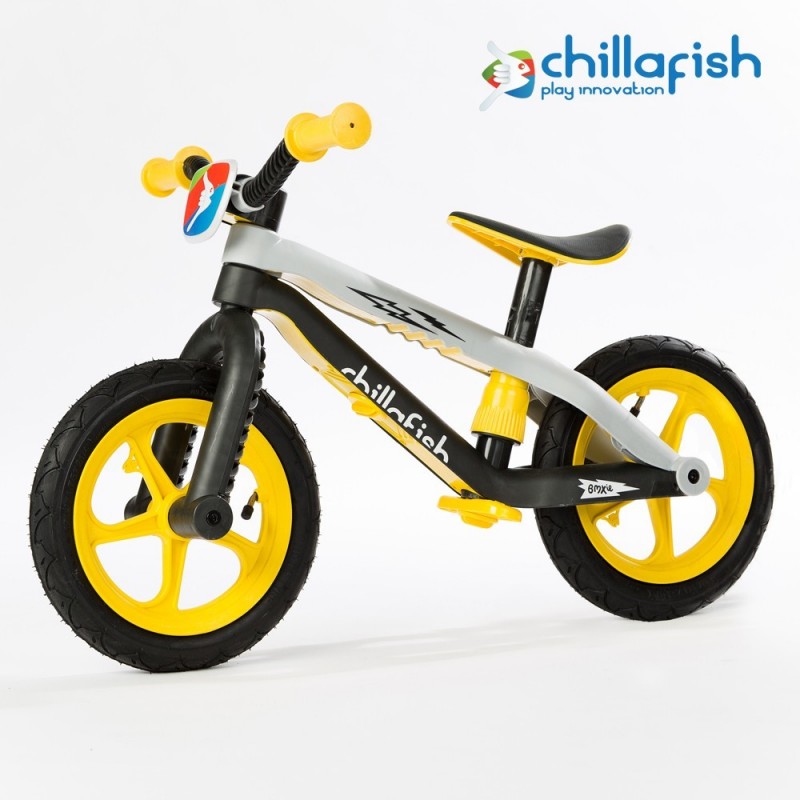 Детско колело за баланс BMXie в жълт цвят от Chillafish(4)-bellamiestore