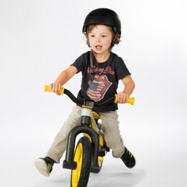 Детско колело за баланс BMXie в жълт цвят от Chillafish(2)-bellamiestore