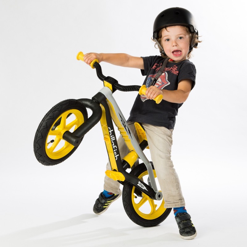 Детско колело за баланс BMXie в жълт цвят от Chillafish-bellamiestore