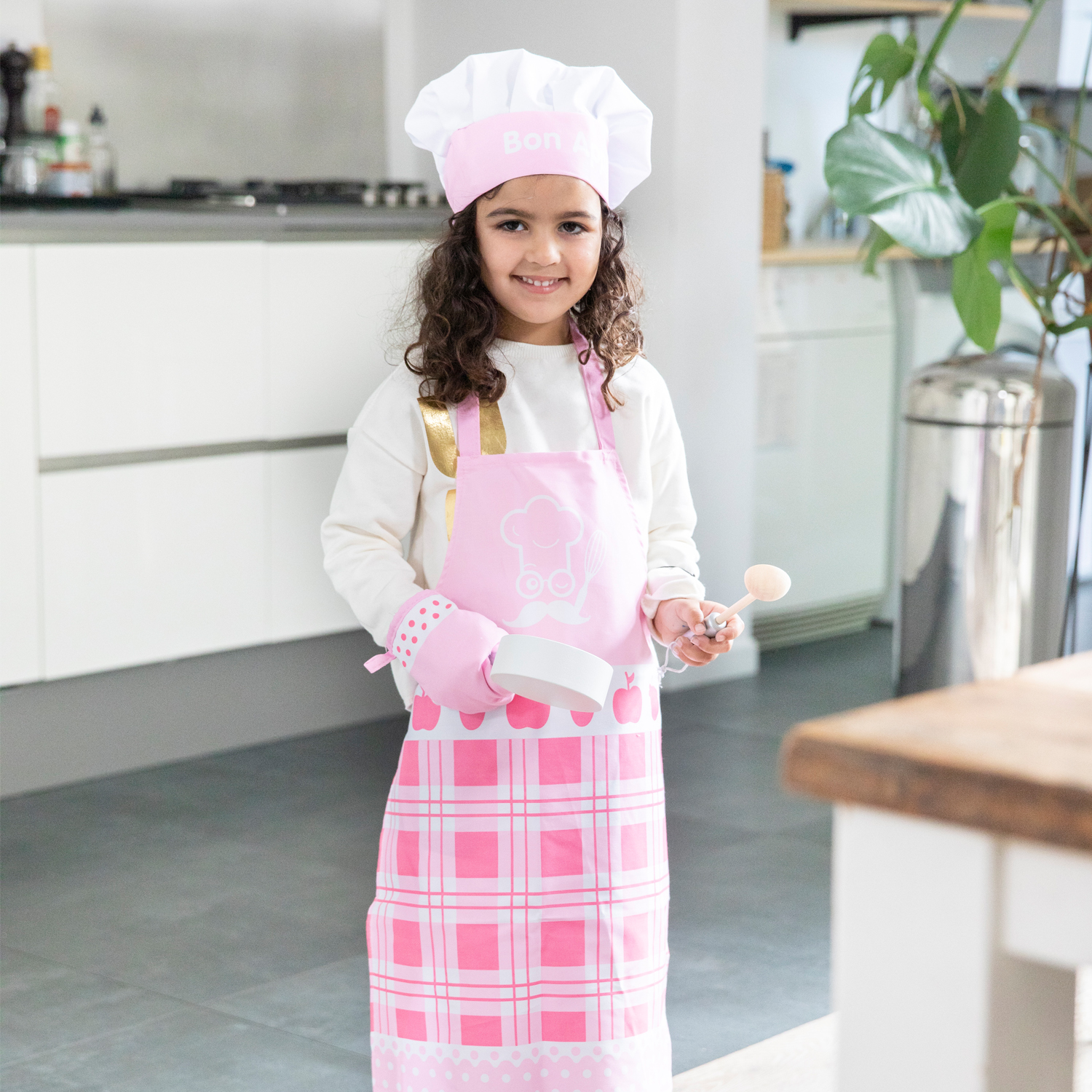 Детски готварски комплет - Малък шеф в розово от New classic toys-bellamiestore