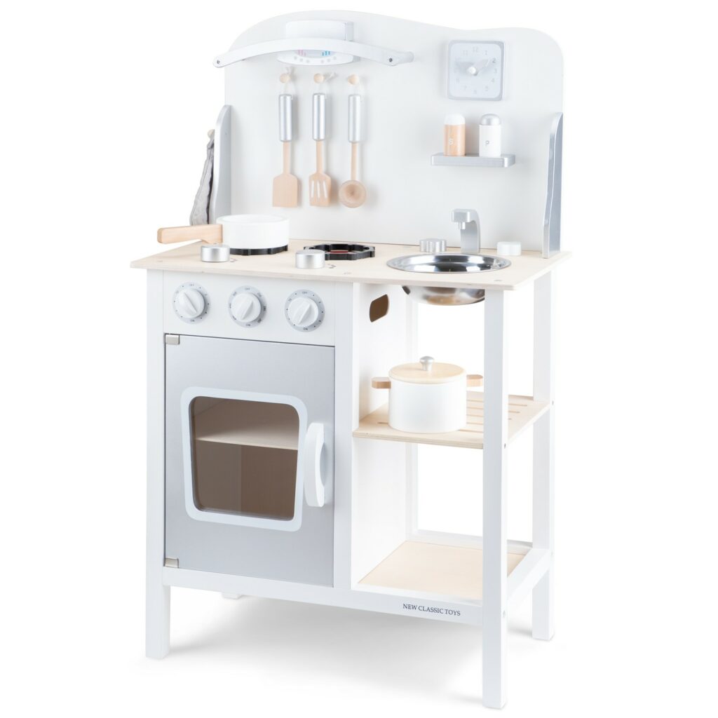 Детска дървена кухня за игра Бон апети в бяло-сиво от New classic toys-bellamiestore