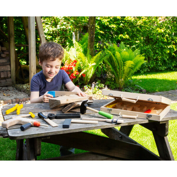 Куфар с детски инструменти - малък майстор 12 броя от New classic toys-bellamiestore