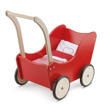 Детска дървена количка за кукли с завивки в червено от New classic toys-bellamiestore
