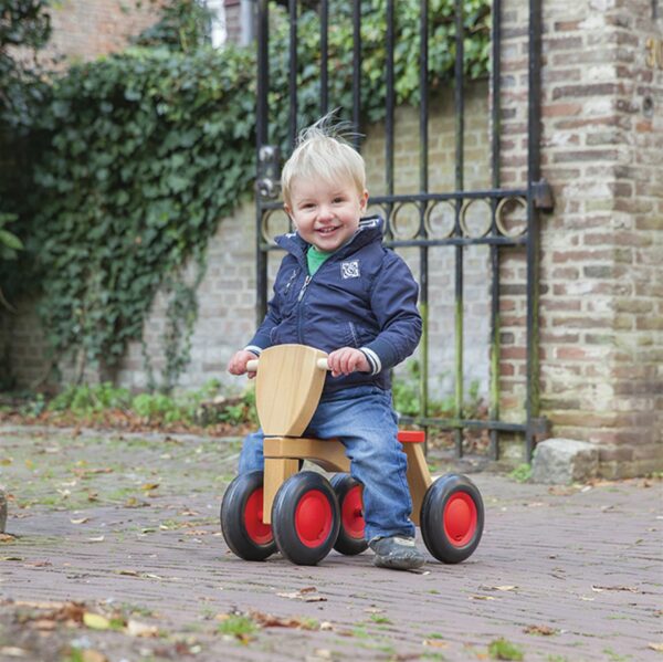 Детско колело за баланс от дърво в червено - New classic toys-bellamiestore