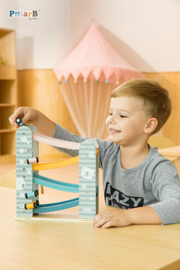 Дървена писта с колички PolarB от Viga toys-bellamiestore