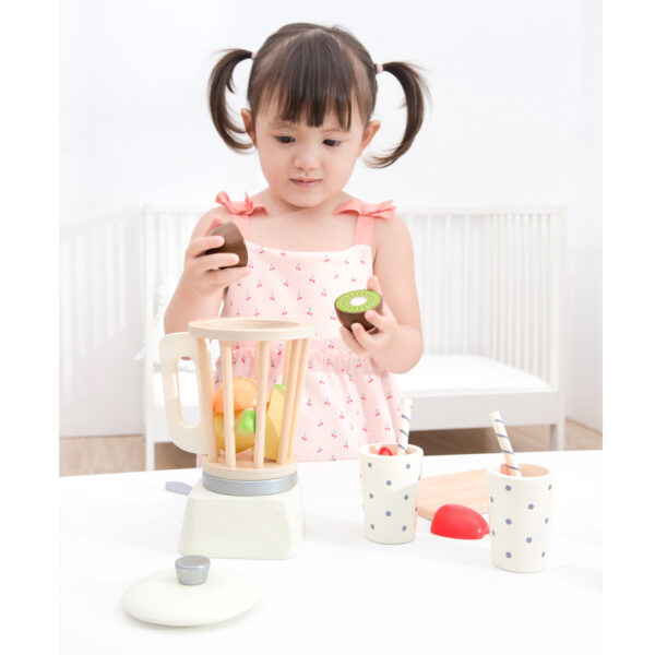 Детски дървен шейкър с плодове от New classic toys-bellamiestore