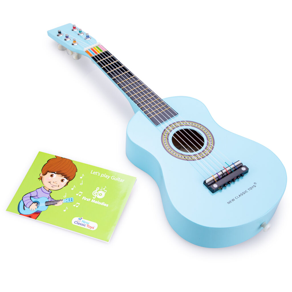 Синя детска китара от New classic toys-bellamiestore