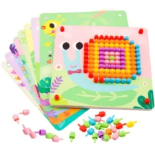 Дървена мозайка с цветни пинове образователен пъзел с шаблони Tooky Toy за деца 3+