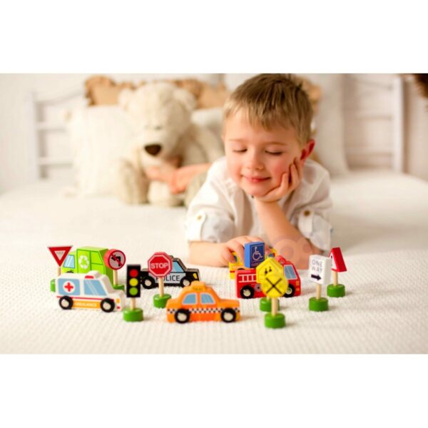 Комплект градски автомобили си пътни знаци от Tooky toy-bellamiestore