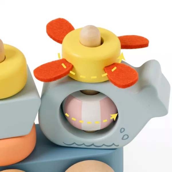 Дървено влакче с въртяща се перка и морски елементи в пастелни цветове за деца 1+