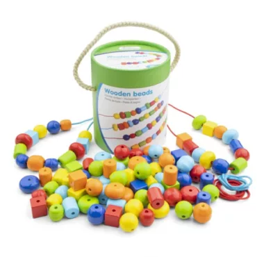 Комплект цветни дървени мъниста за нанизване от New Classic Toys 3+