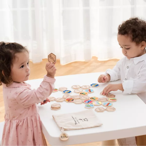 Мемори игра с транспортни средства от дърво за съвместна игра на деца 3+