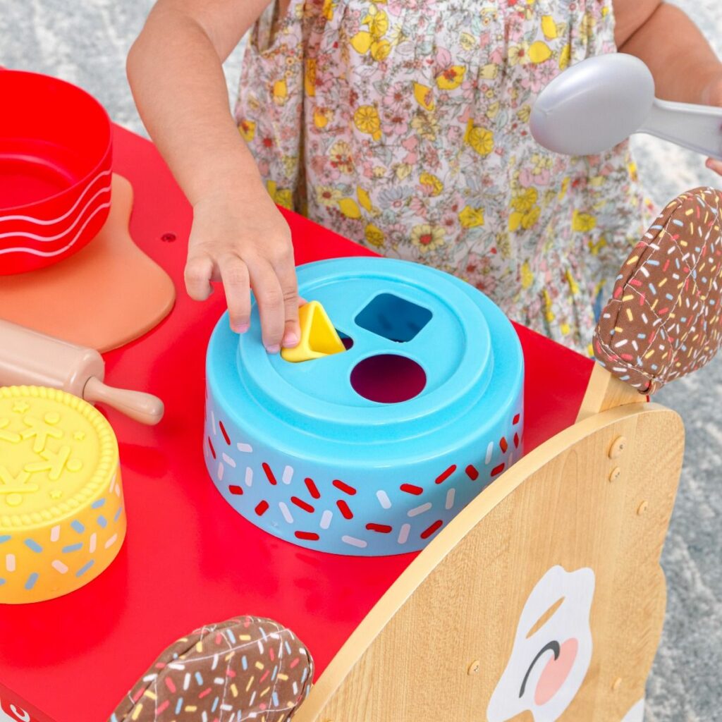 Детска кухня с активен център за игра от Kidkraft-bellamiestore