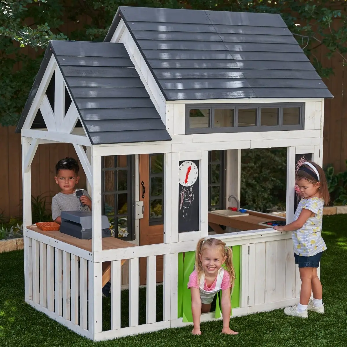 Детска дървена къща за игра в бяло KidKraft-bellamiestore