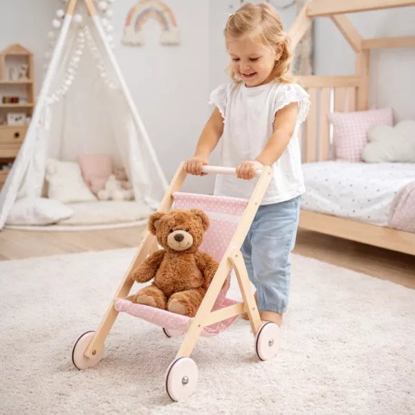 Дървена лятна количка за кукли New Classic Toys с розов плат в детска стая