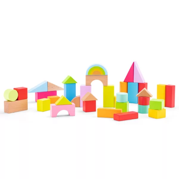 Цветни дървени кубчета от конструктор New Classic Toys за проходилка уокър над 1 година