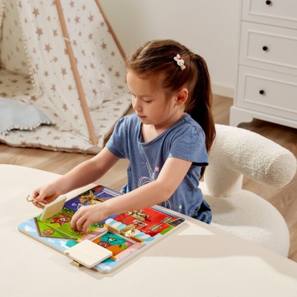 Цветна дървена дъска с ключалки от Viga toys-bellamiestore