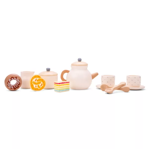Дървен чаен сервиз New Classic Toys в кремав цвят със сладкиши за деца 3+