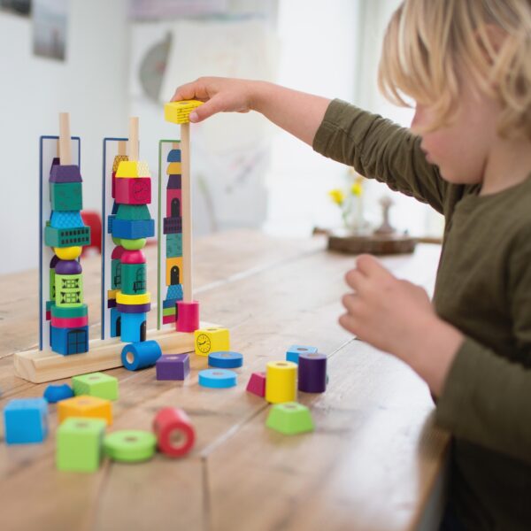 Дървена игра за нанизване с цветове и форми 6