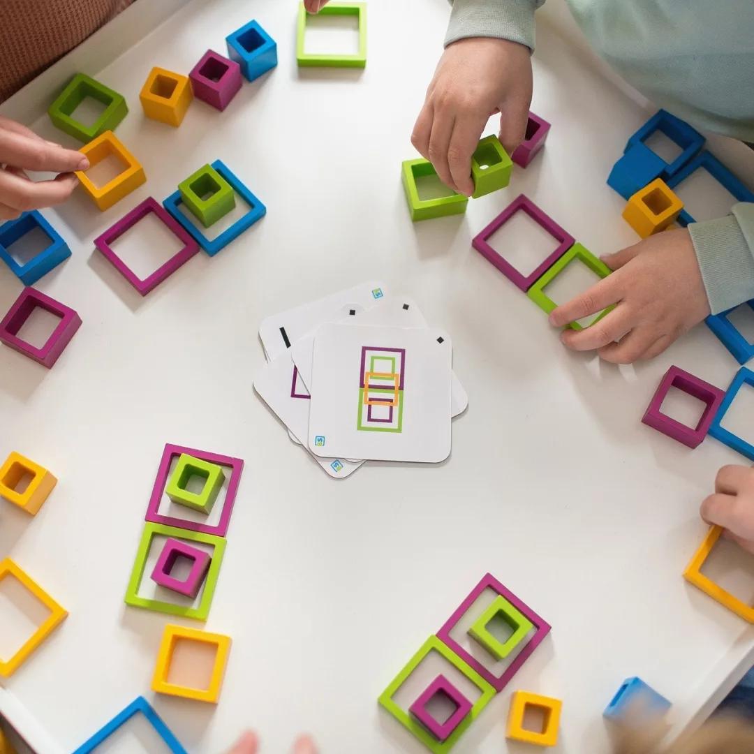 Детска състезателна игра Цветни рамки с дървени форми 6+