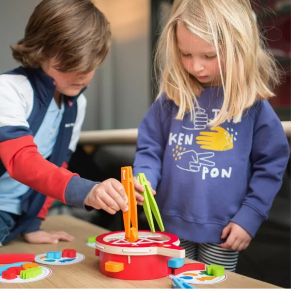 Настолна игра със зеленчуци за сръчност дървена с щипки BS Toys 4+