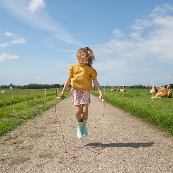 Въже за скачане с дървени дръжки зелено 3