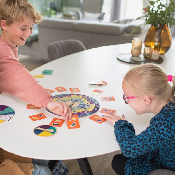 Детска настолна игра за детективи -Dinner Spinner -bellamiestore