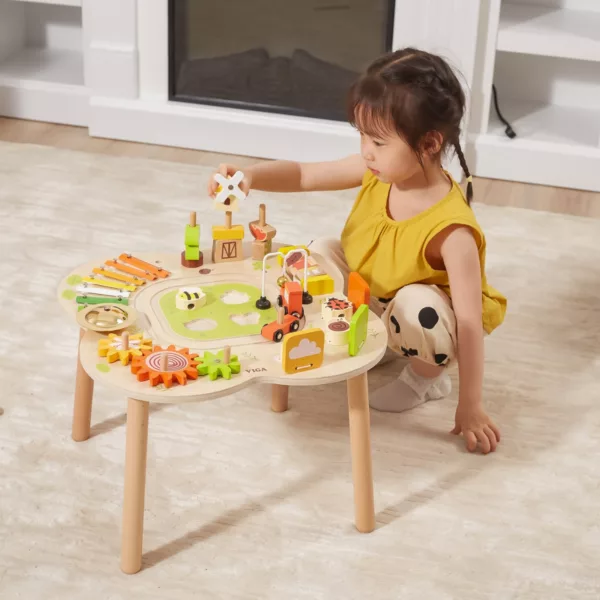 Дървена активна масичка Viga Toys с ферма влакче и цветни елементи