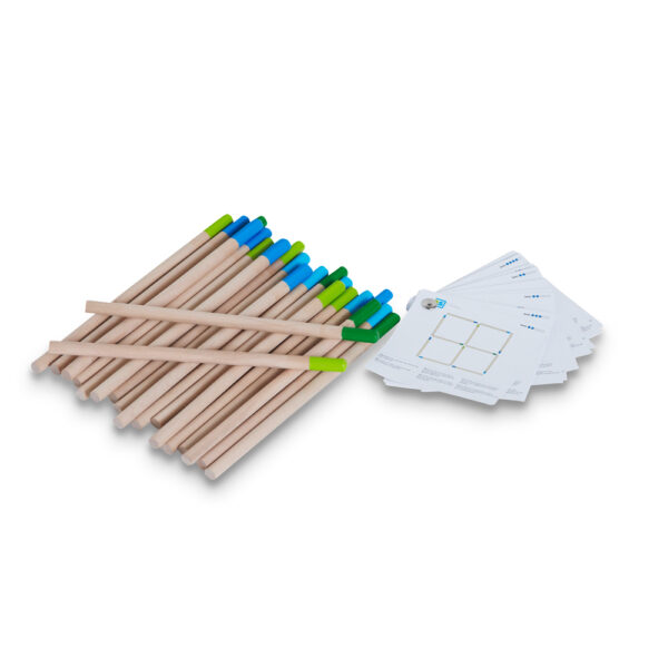 дървени клечки и примерни карти на образователния пъзел