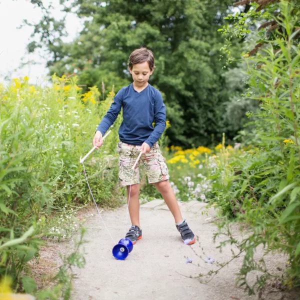 Детски уред за жонглиране Diabolo син с дървени дръжки 6+