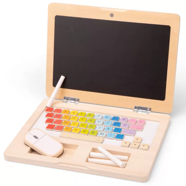 Дървен лаптоп New Classic Toys с черна дъска, цветна клавиатура и мишка