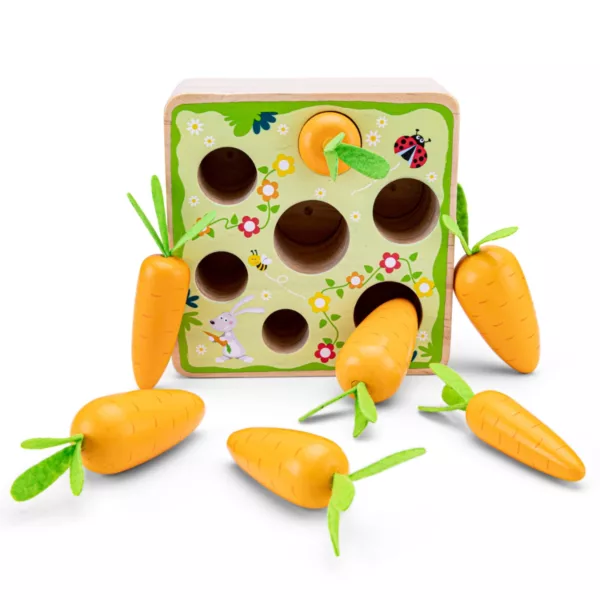Дървена Монтесори игра Моркови New Classic Toys със 7 оранжеви моркова от 18 месеца