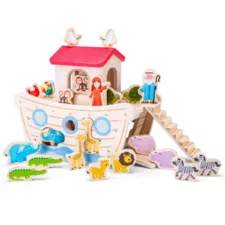 Дървен Кораб на Ной с животни и фигури за сортиране от New Classic Toys 2+