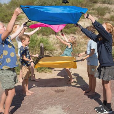 Забавна детска игра с парашути - Летящи катерици-bellamiestore