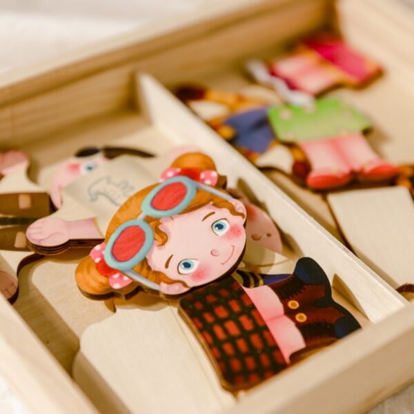 Дървен пъзел Момче и Момиче за обличане в кутия-bellamiestore