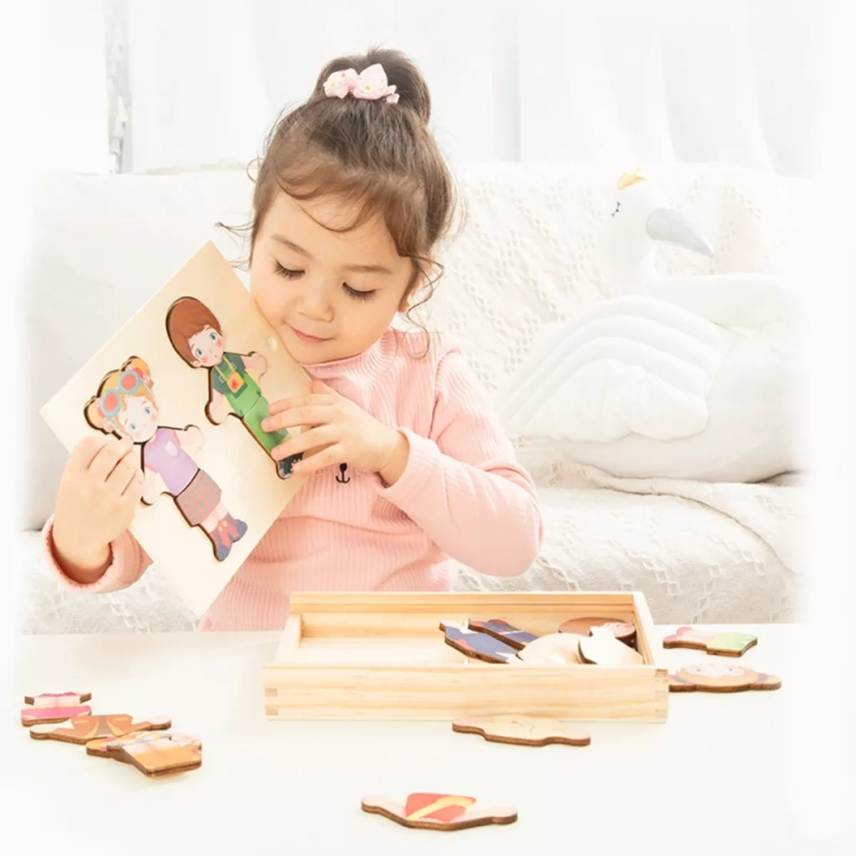 Дървен пъзел за обличане на момче и момиче с дрехи от дърво за деца над 3 години