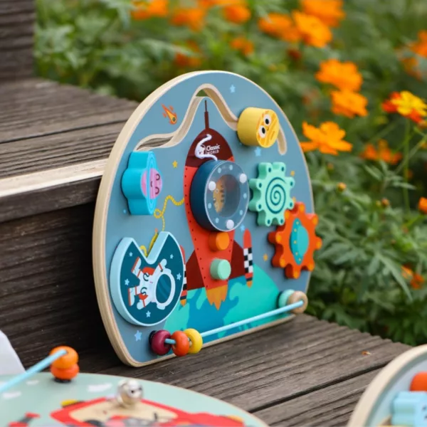Дървена играчка космическа ракета Classic World с въртящи елементи и лабиринт за деца 12м+
