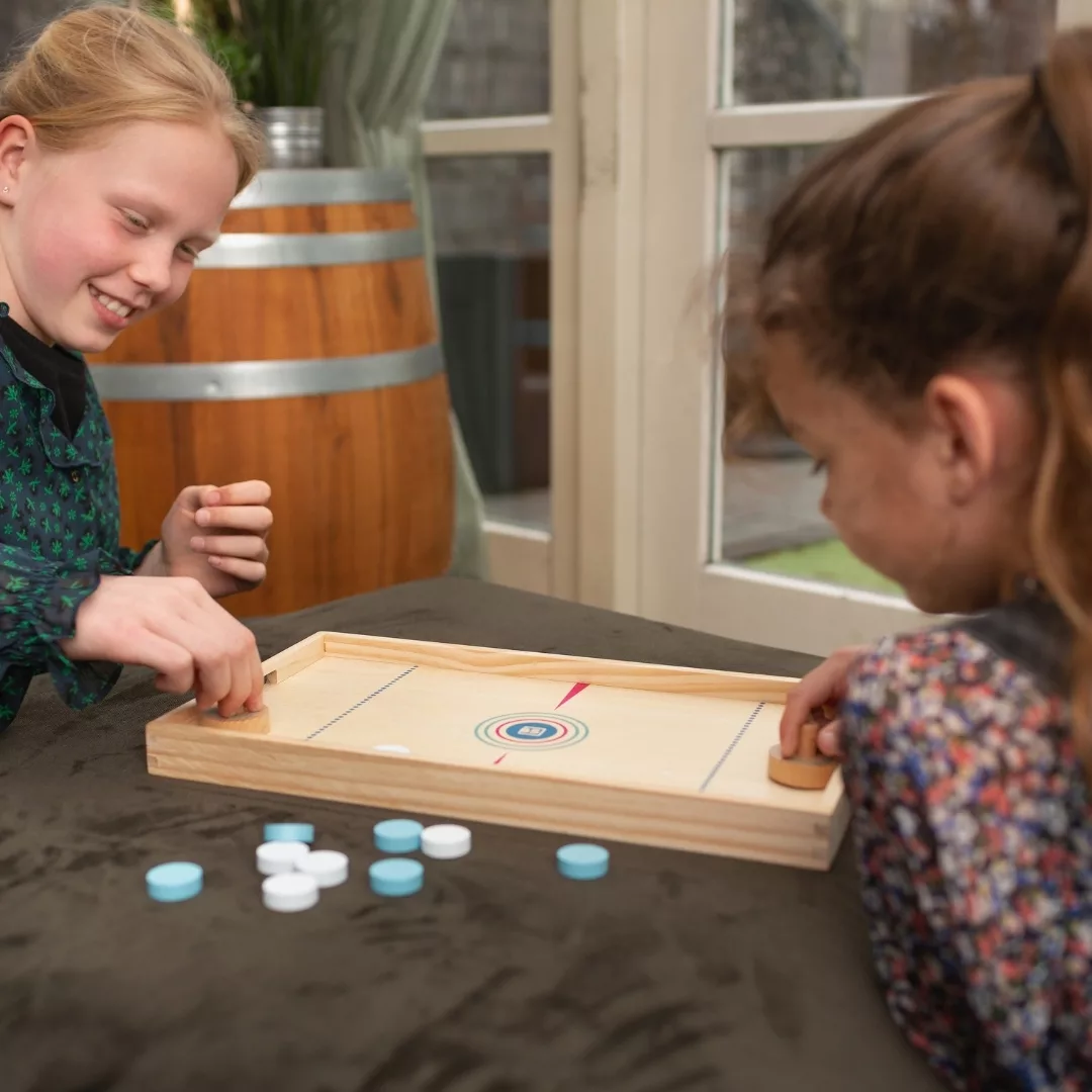 Хокей на маса и Шайби &ndash; 2 игри в 1 от BS Toys в игра с деца и дървена дъска 6+